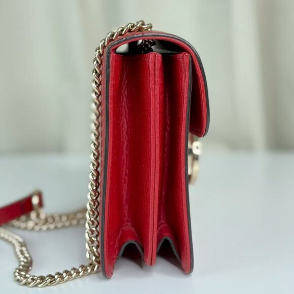 Gucci Red Leather GG Logo Crossbody Bag with Chain Strap & Gold Hardware - Picture 4 of 10